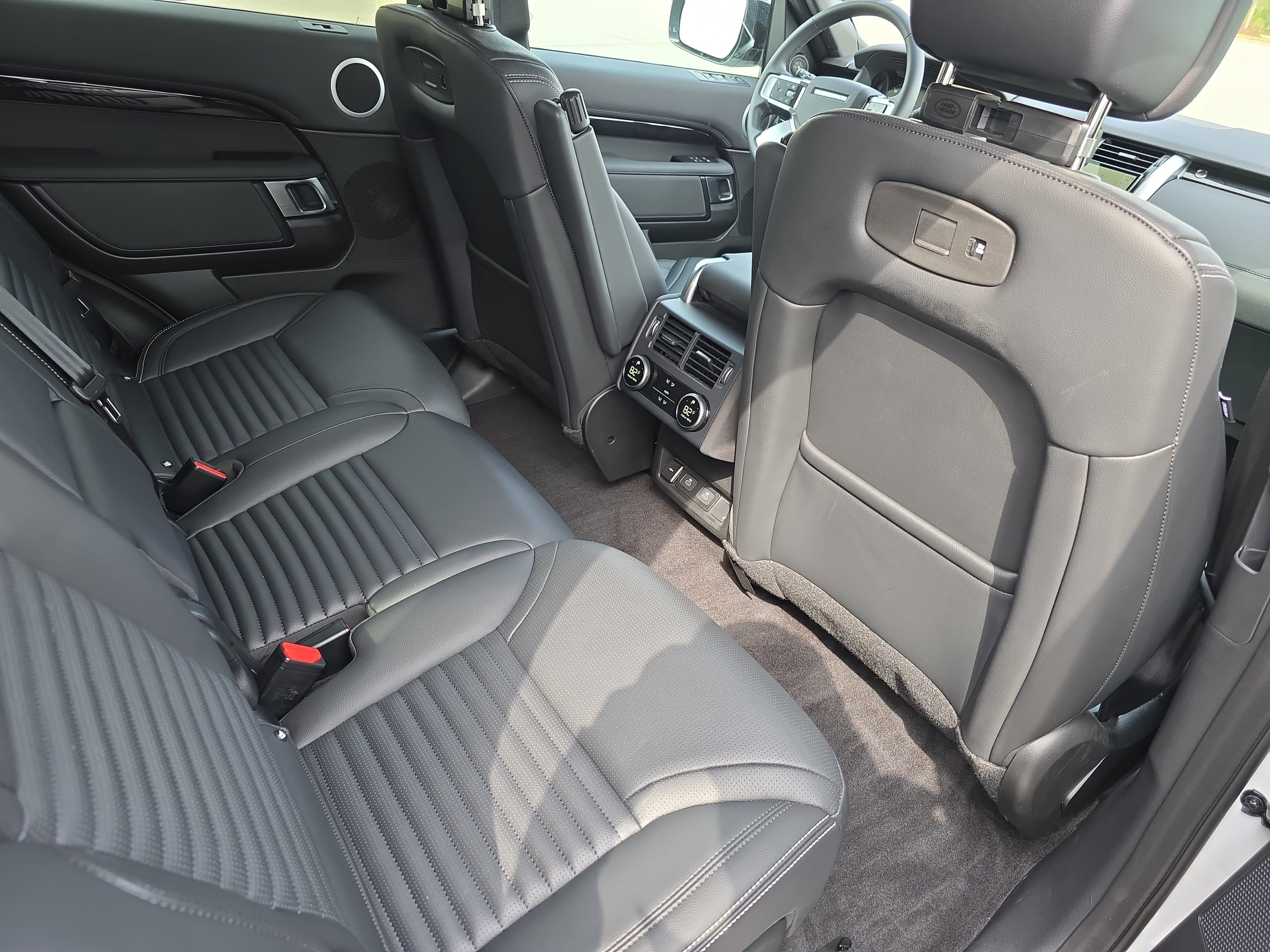 Used 2025 Land Rover Discovery S image 11