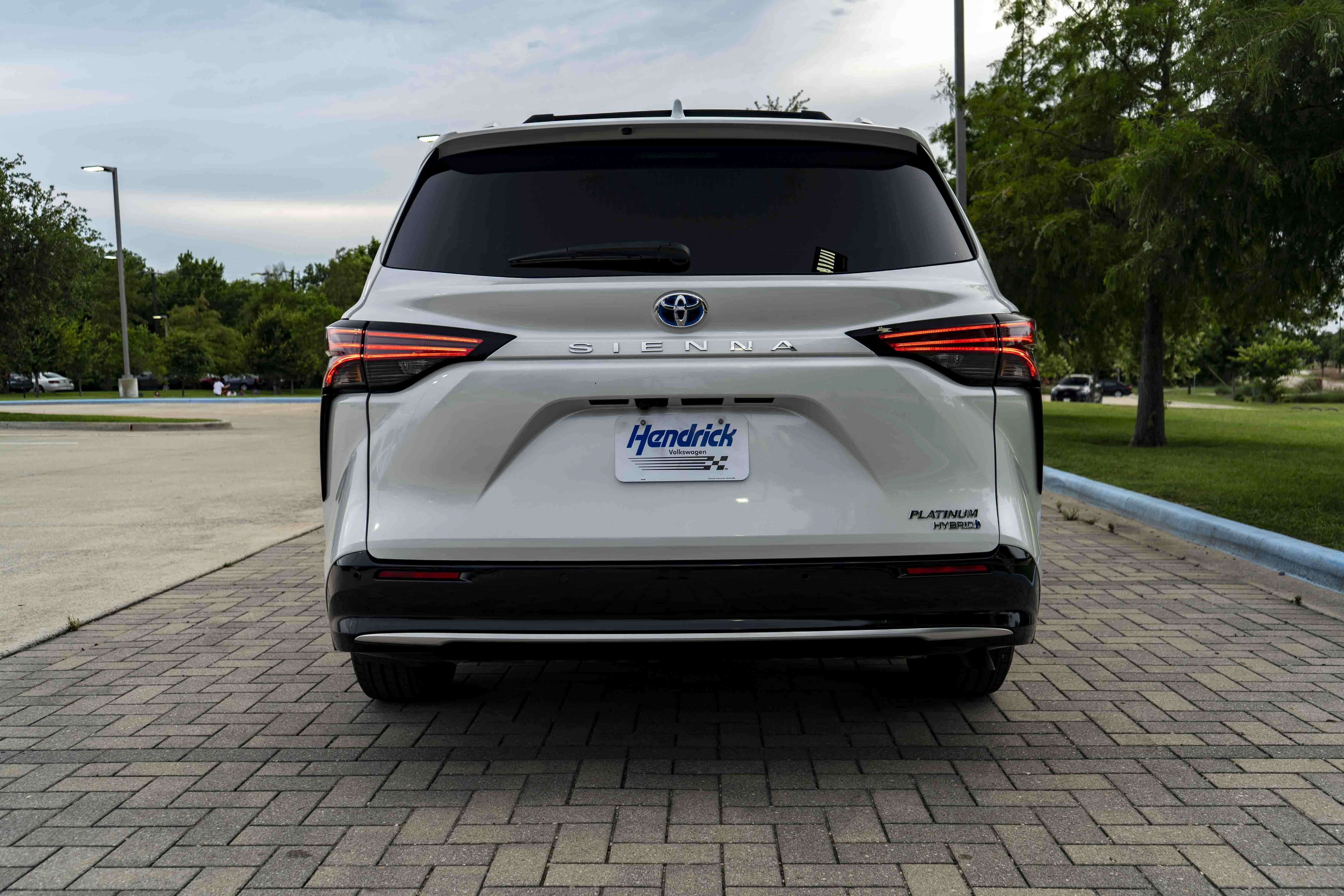 Used 2024 Toyota Sienna Platinum FWD image 8
