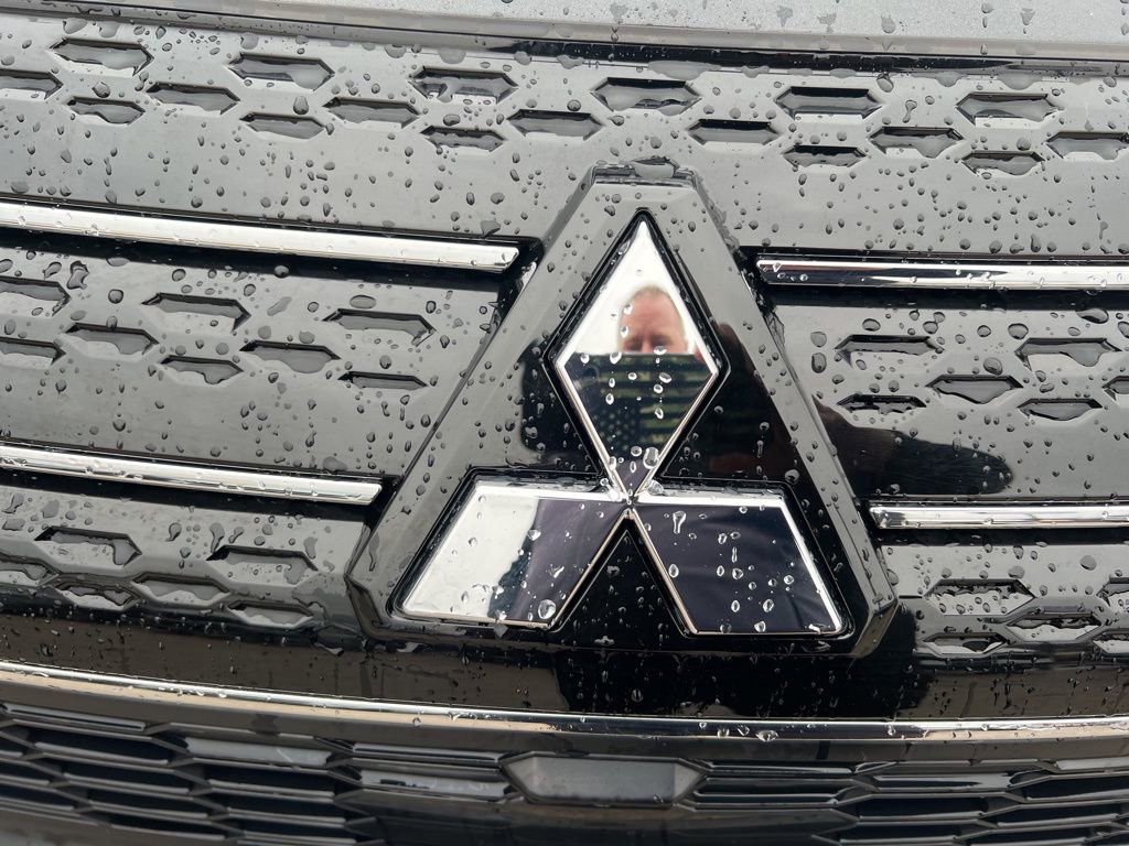Used 2024 Mitsubishi Outlander SE image 30
