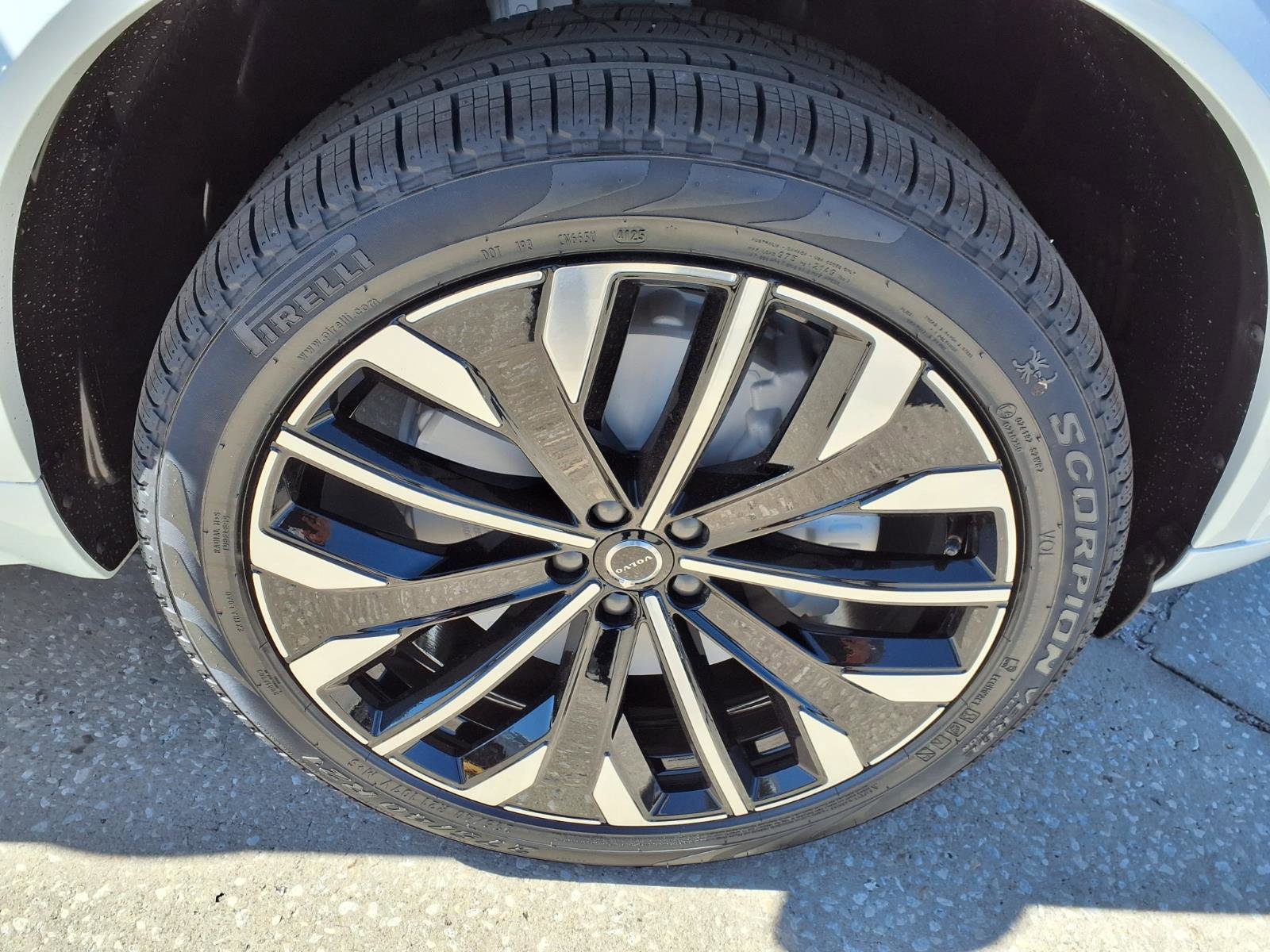 New 2026 Volvo XC90 B6 Ultra w/ Protection Package Premier image 9