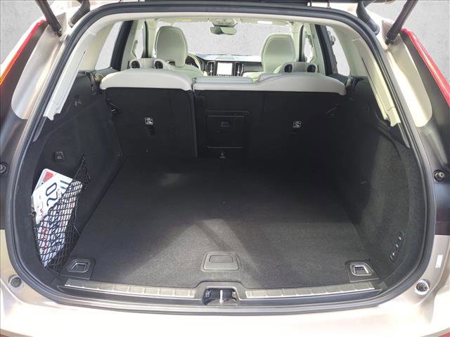 Used 2023 Volvo XC60 T8 Ultimate image 6