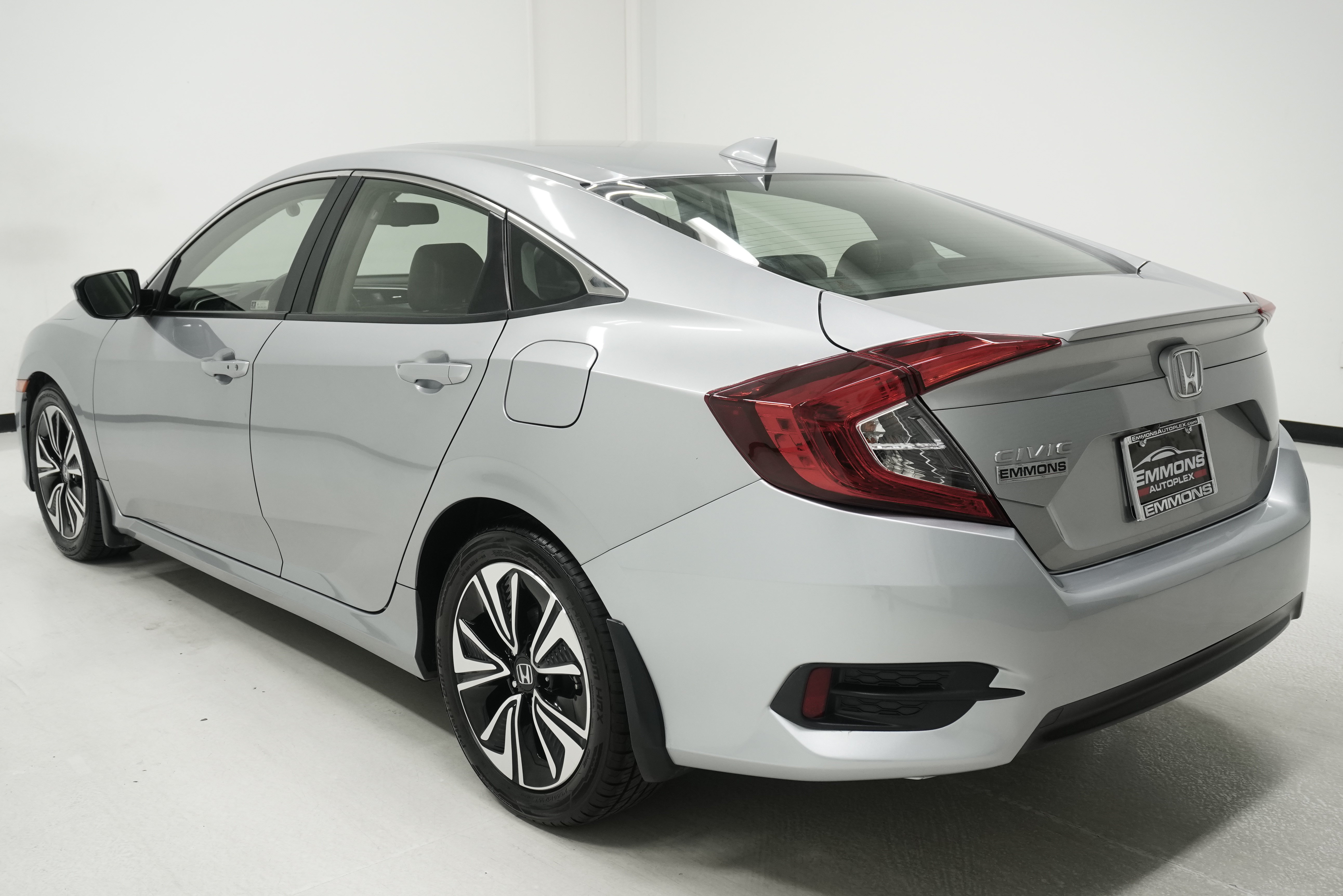 Used 2018 Honda Civic EX-L image 3