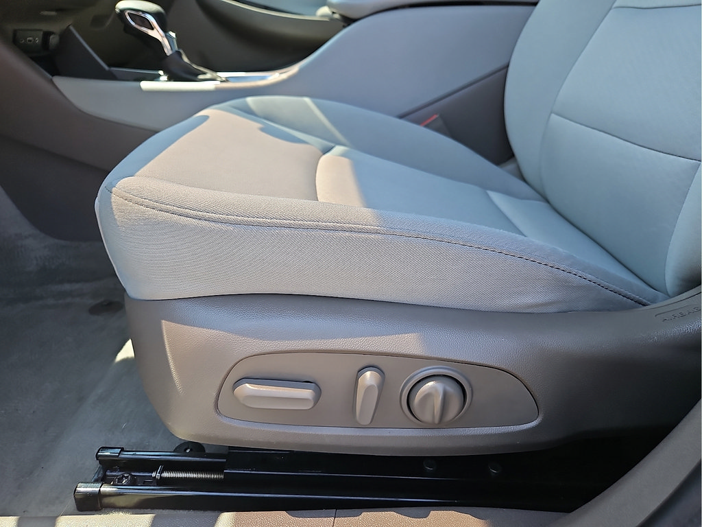 Used 2022 Chevrolet Malibu LS w/ Driver Confidence Package FWD image 14