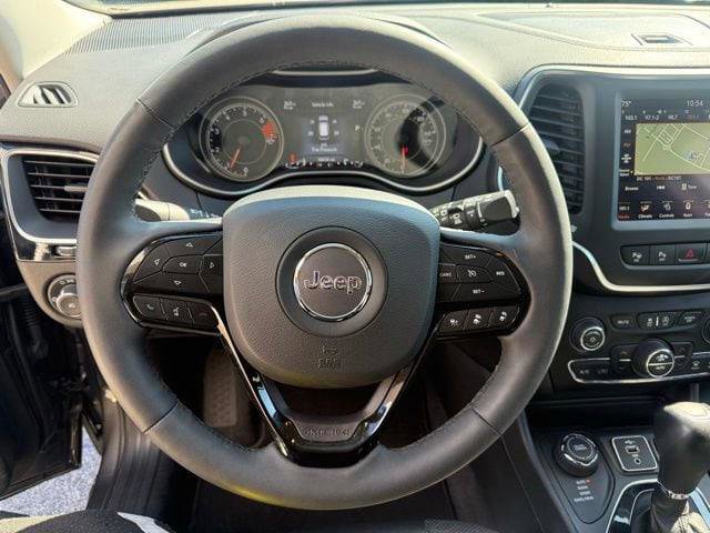 Certified 2023 Jeep Cherokee Altitude Lux image 30
