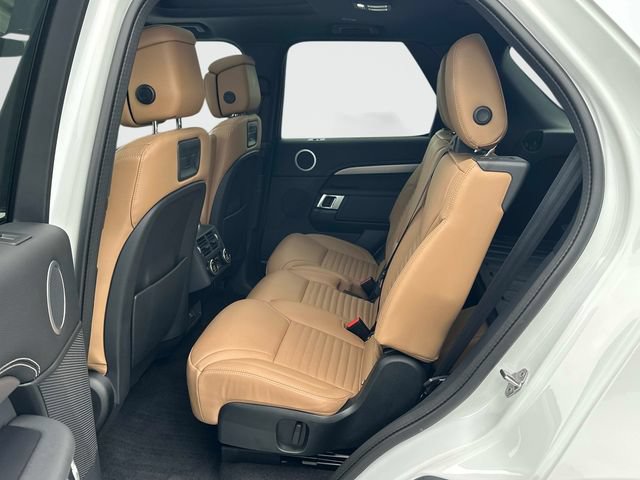Used 2025 Land Rover Discovery Dynamic SE AWD/4WD image 17