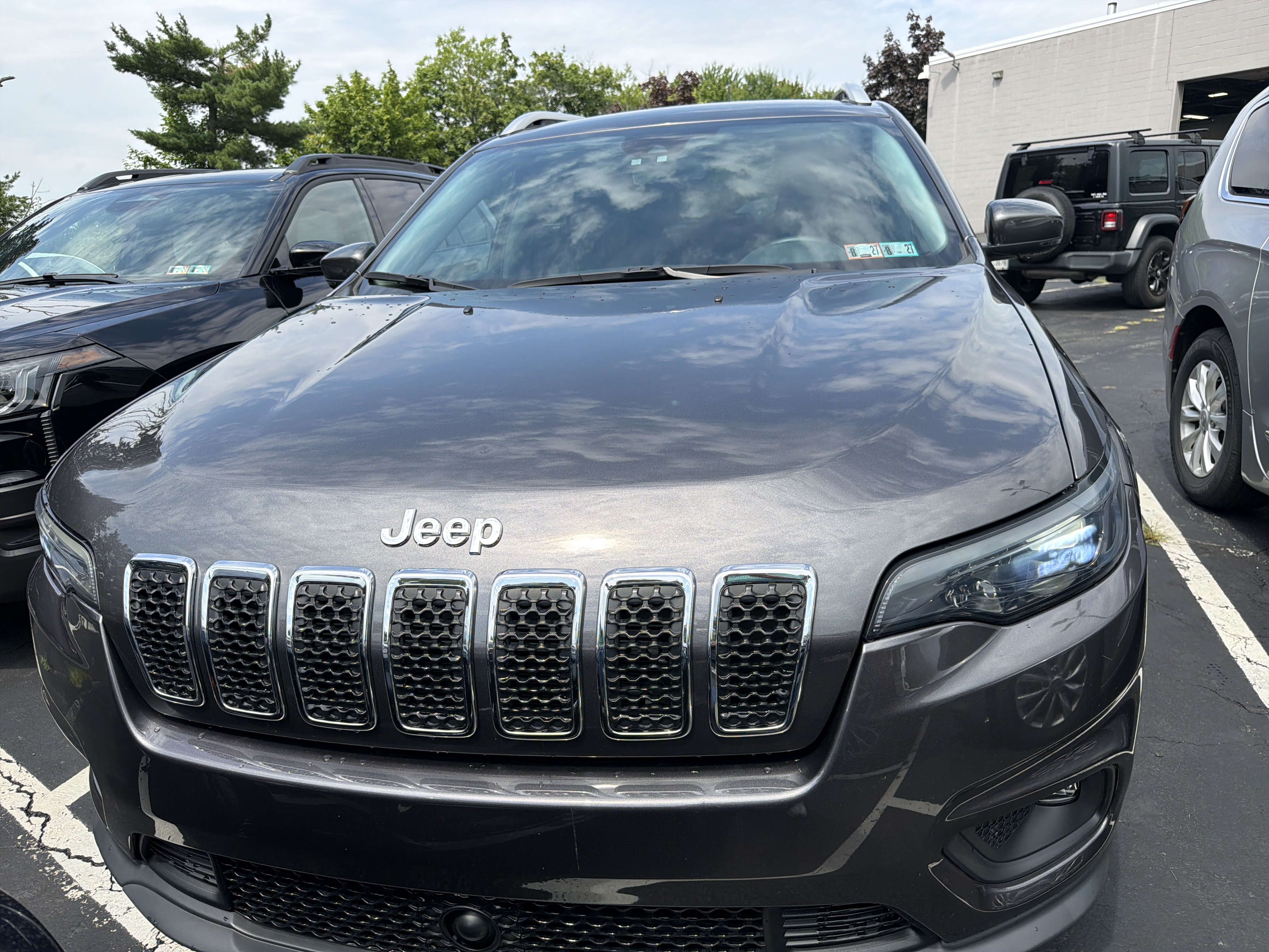Certified 2020 Jeep Cherokee Latitude Lux w/ Quick Order Package 26H Lux AWD/4WD image 2