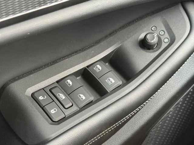 Used 2025 Jeep Grand Cherokee Laredo X w/ Luxury Tech Group I AWD/4WD image 23