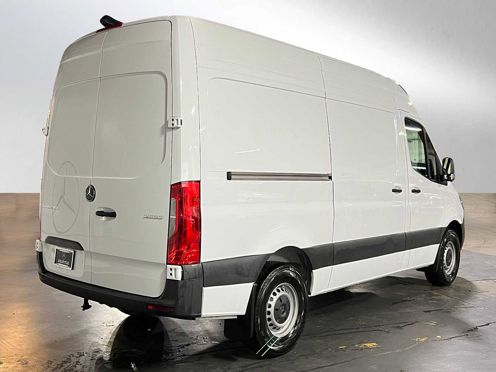Used 2025 Mercedes-Benz Sprinter 2500 image 3