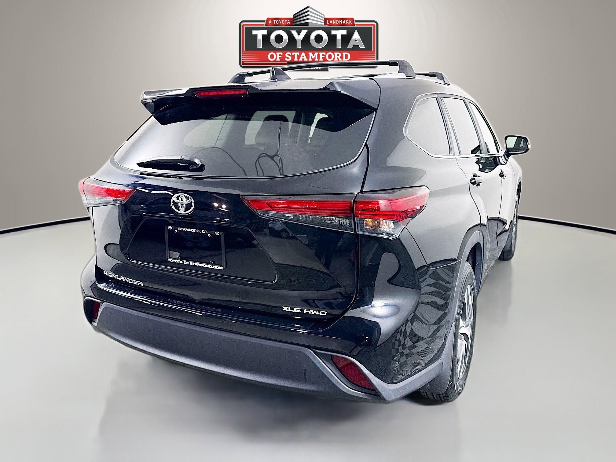 Used 2023 Toyota Highlander XLE AWD/4WD image 7