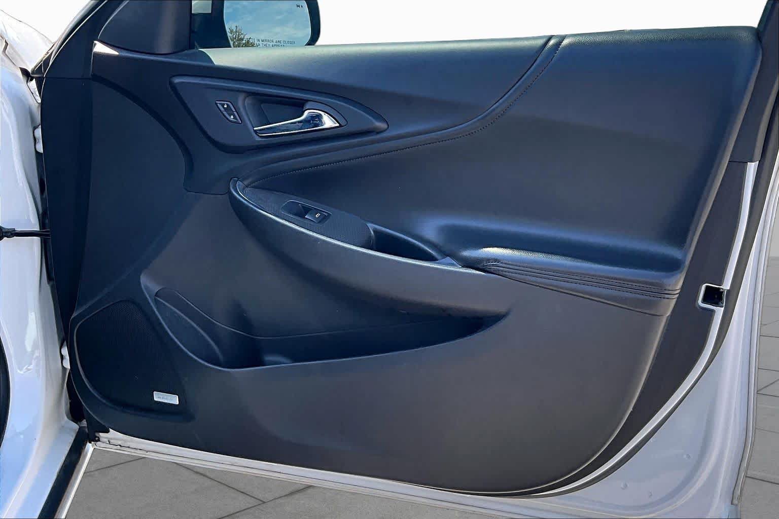Used 2018 Chevrolet Malibu LT w/ Leather Package FWD image 24