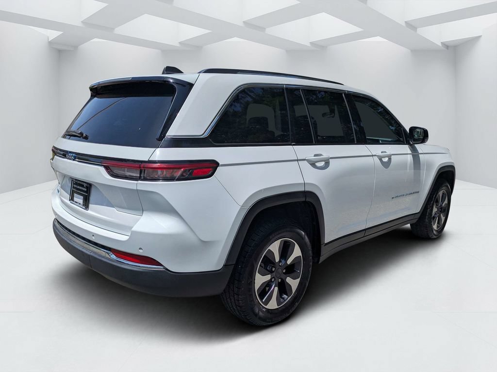 Used 2023 Jeep Grand Cherokee 4WD 4xe image 3