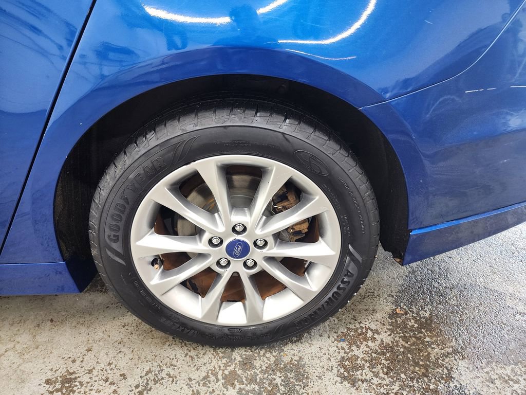 Used 2017 Ford Fusion SE FWD image 34