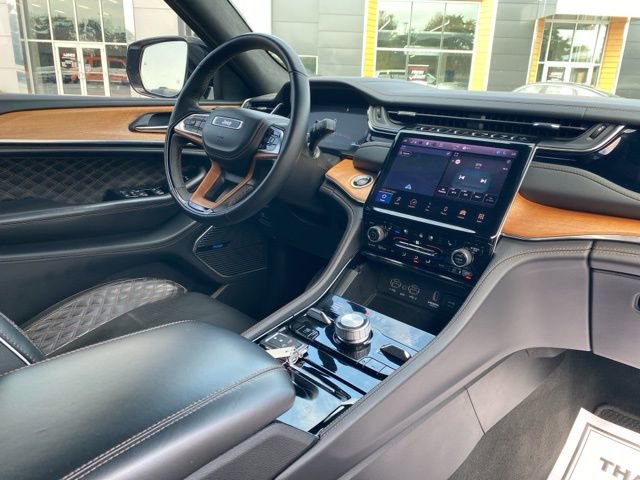 Used 2023 Jeep Grand Cherokee Summit image 8