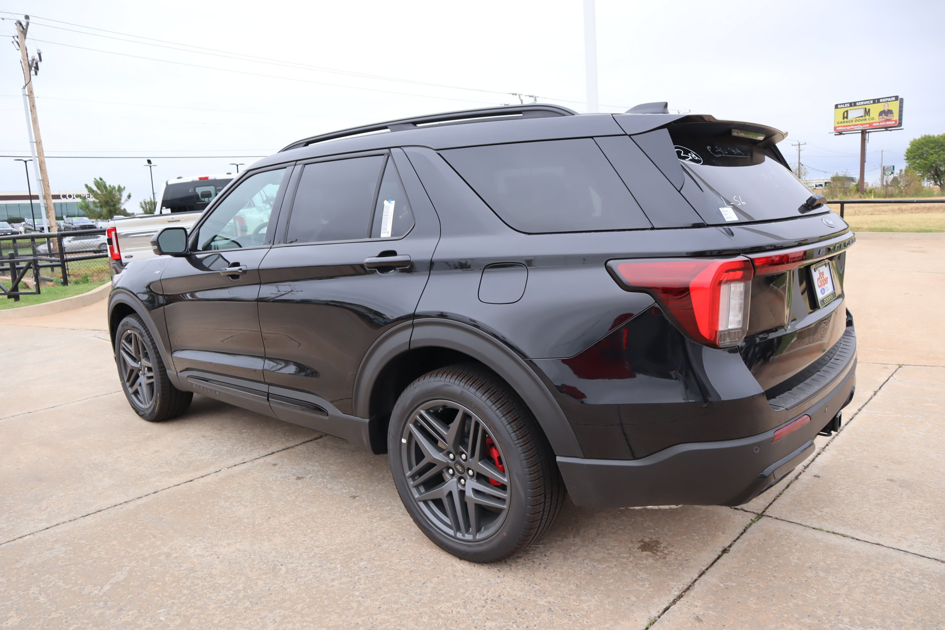 New 2026 Ford Explorer ST-Line w/ ST-Line Street Pack AWD/4WD image 25