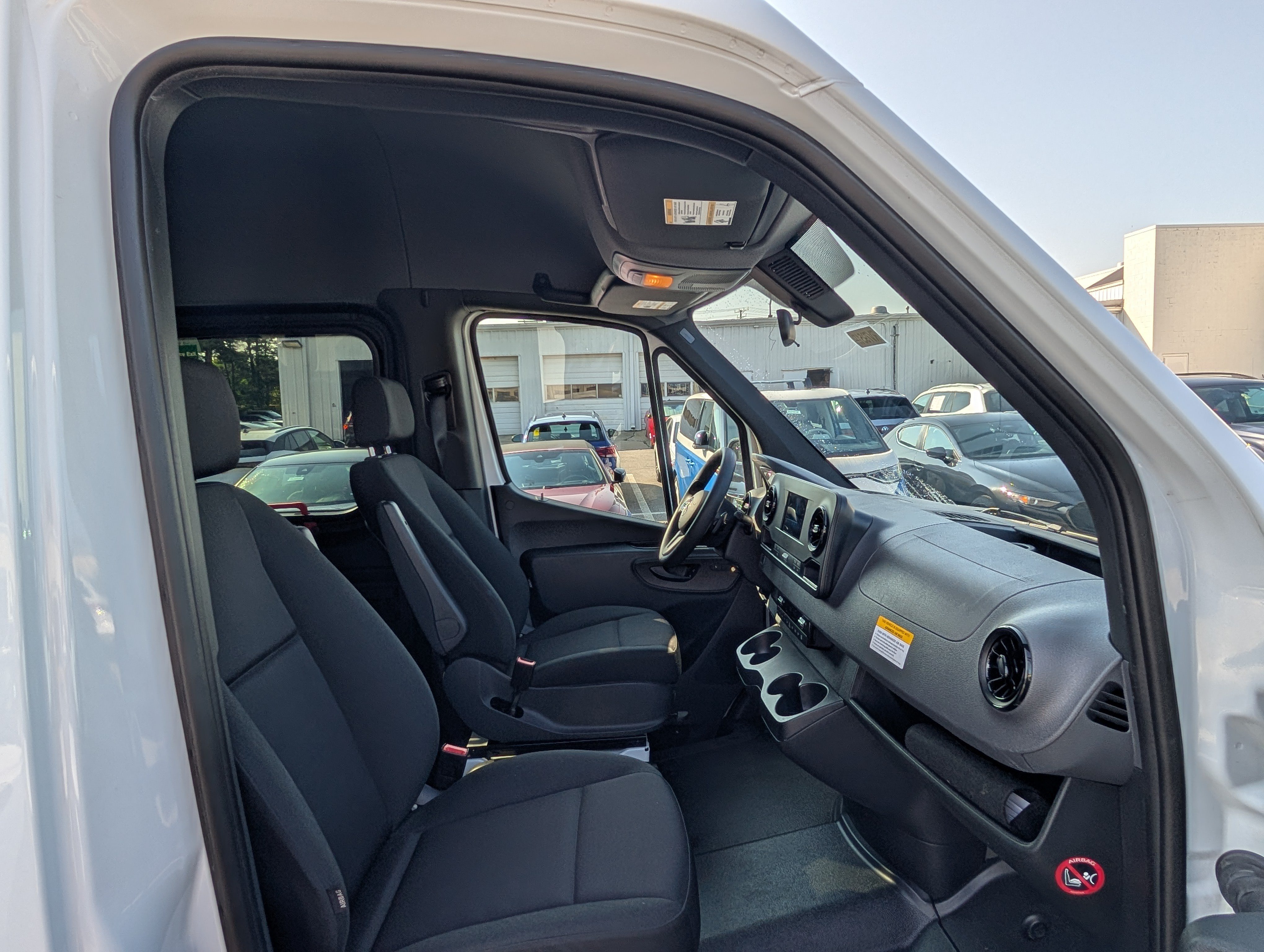 Used 2024 Mercedes-Benz Sprinter 2500 image 11