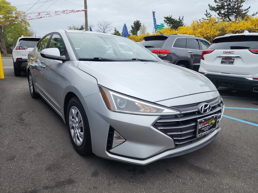 Used 2019 Hyundai Elantra SE w/ Cargo Package FWD image 4