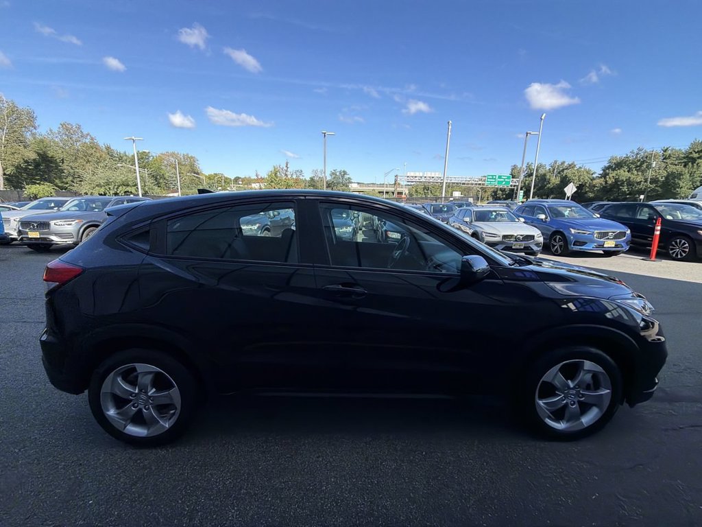 Used 2022 Honda HR-V LX image 9