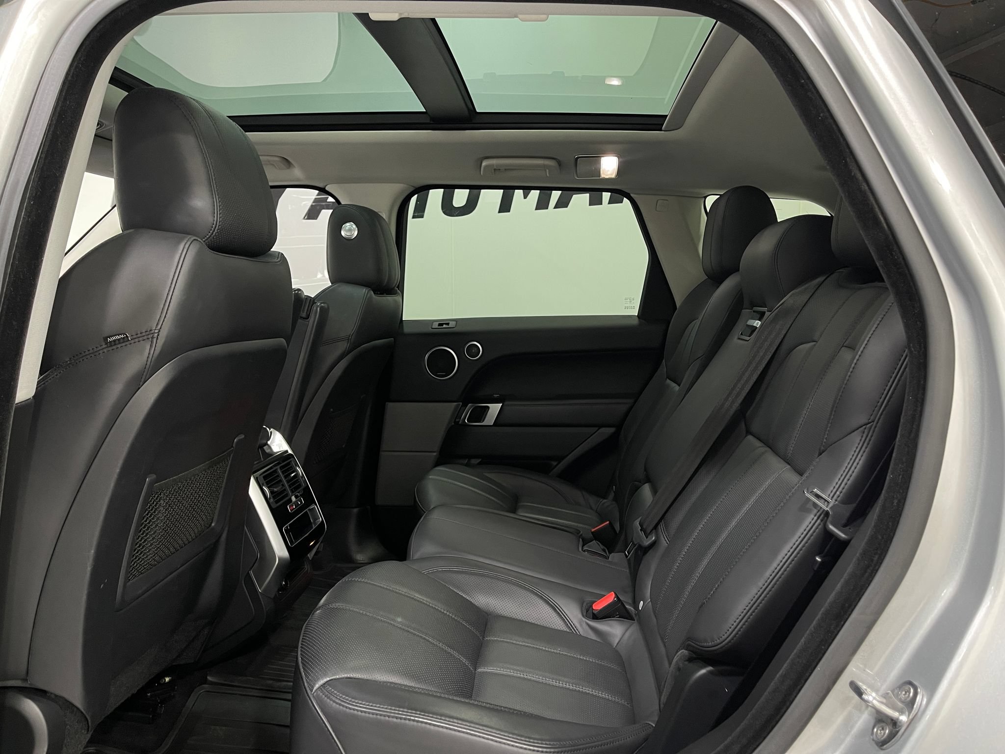 Used 2017 Land Rover Range Rover Sport HSE AWD/4WD image 30