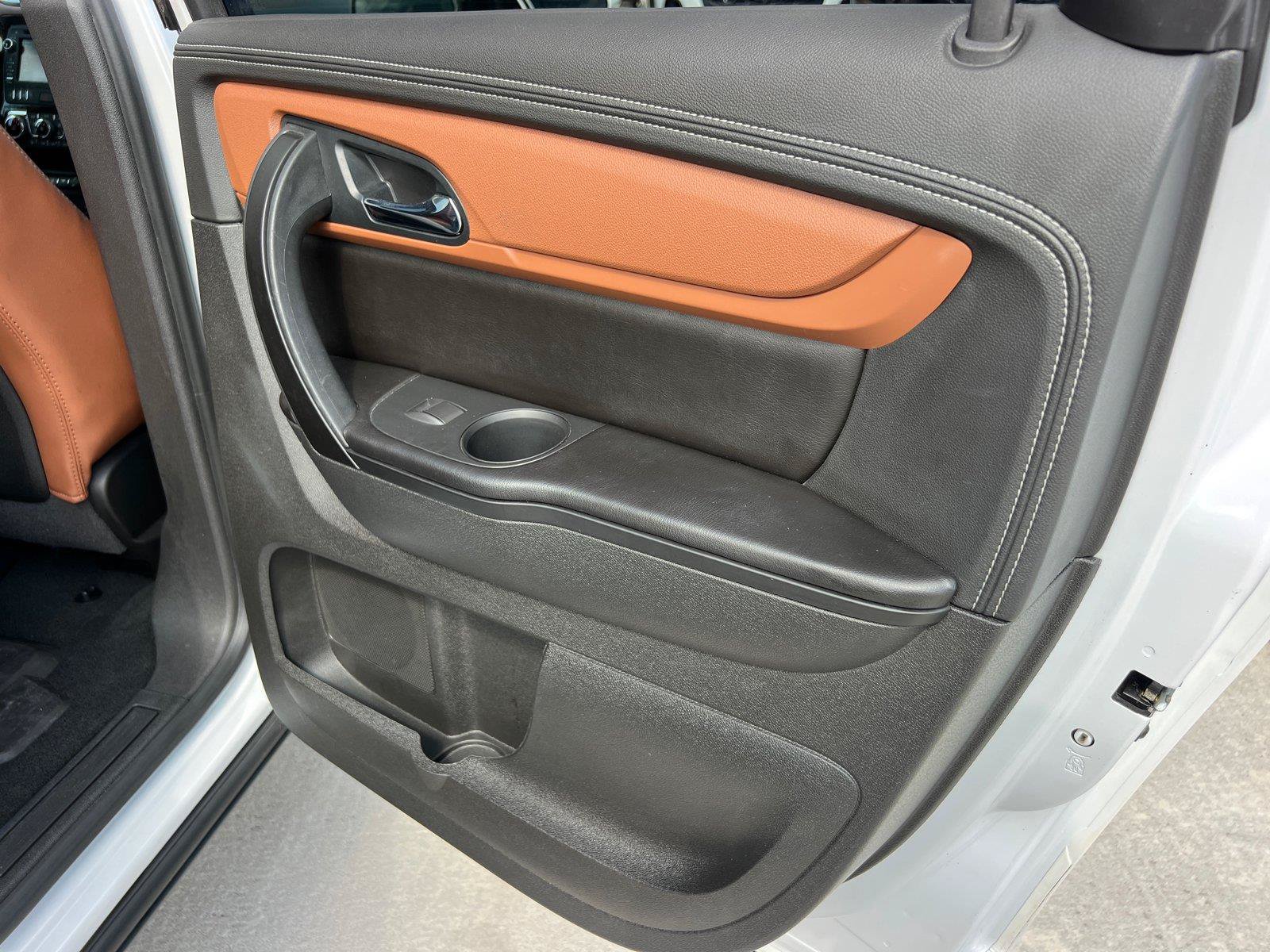Used 2016 Chevrolet Traverse LT FWD image 16
