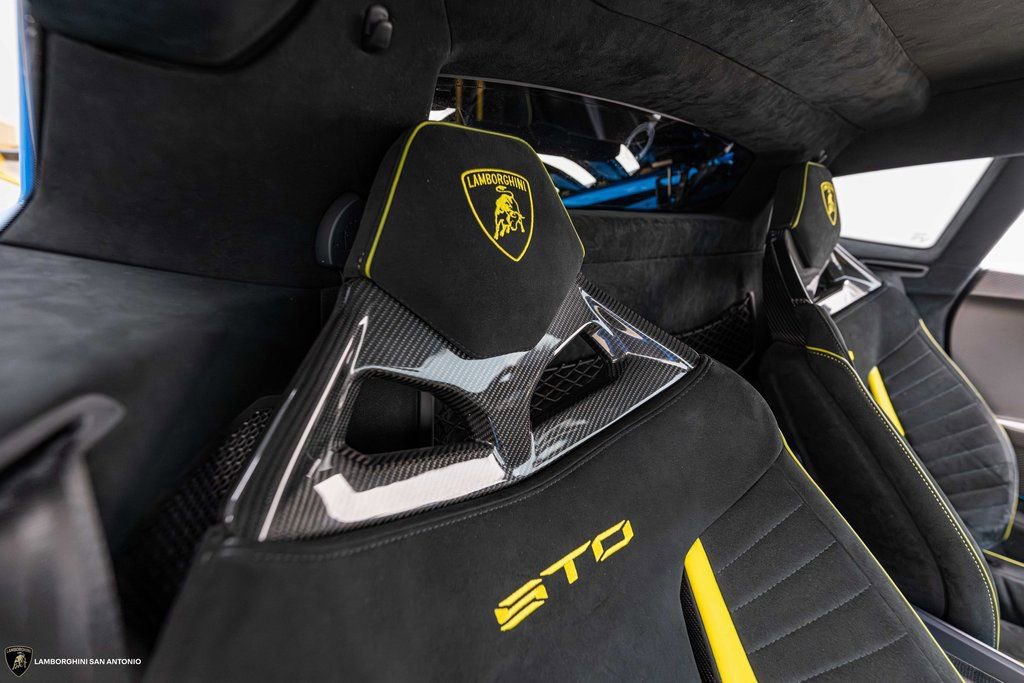 Used 2022 Lamborghini Huracan STO image 24