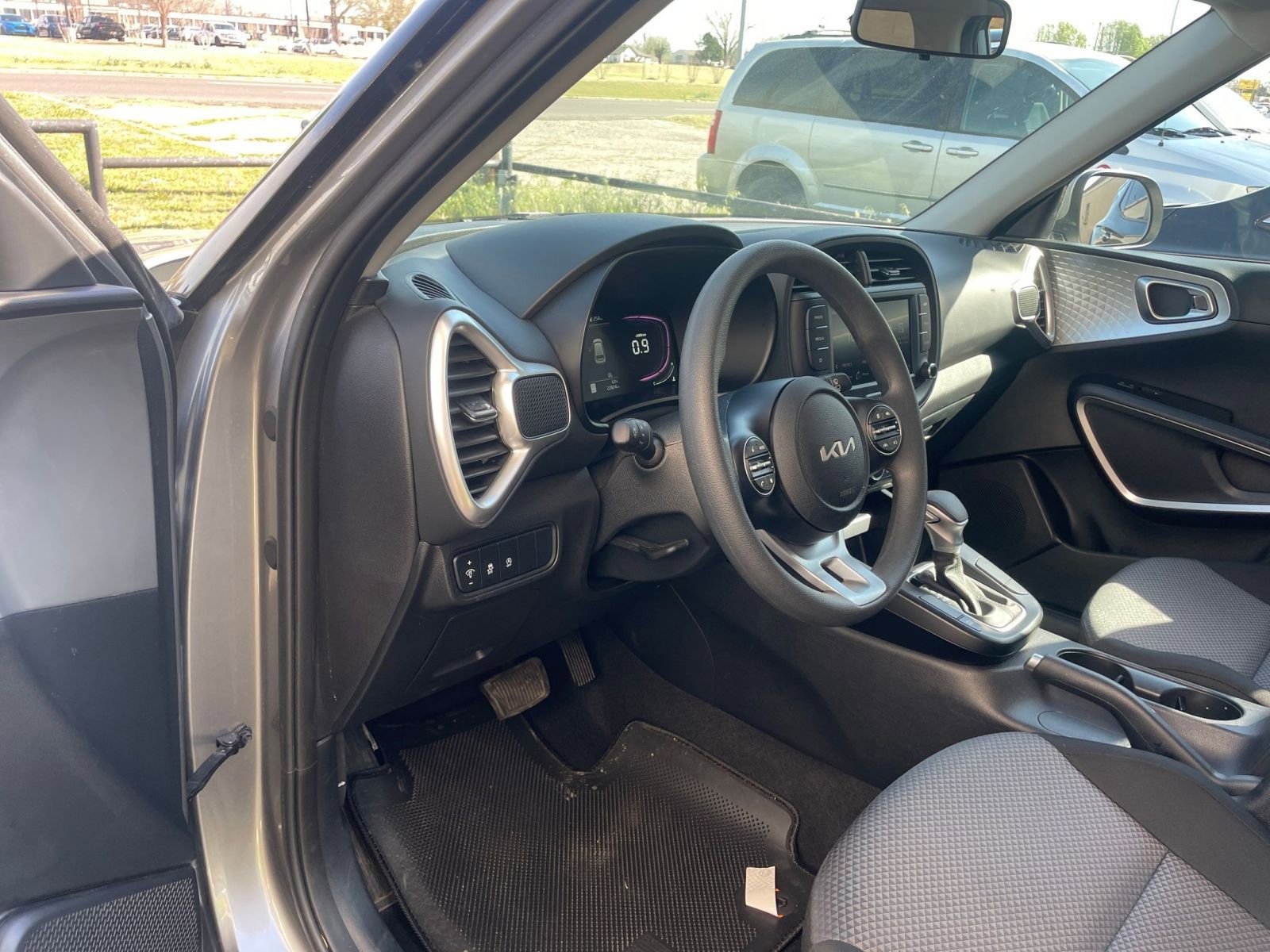 Used 2025 Kia Soul LX w/ LX Technology Package image 32