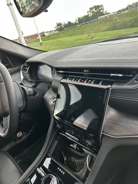 Used 2024 Jeep Grand Cherokee L Limited AWD/4WD image 13