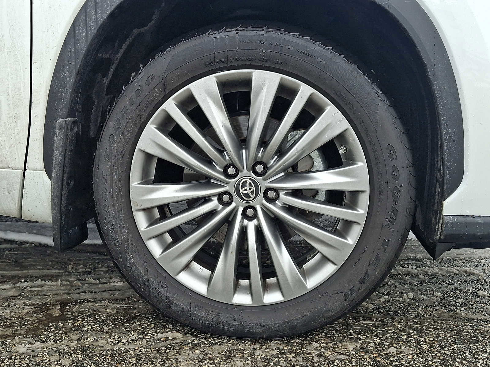 Used 2024 Toyota Highlander Platinum image 8