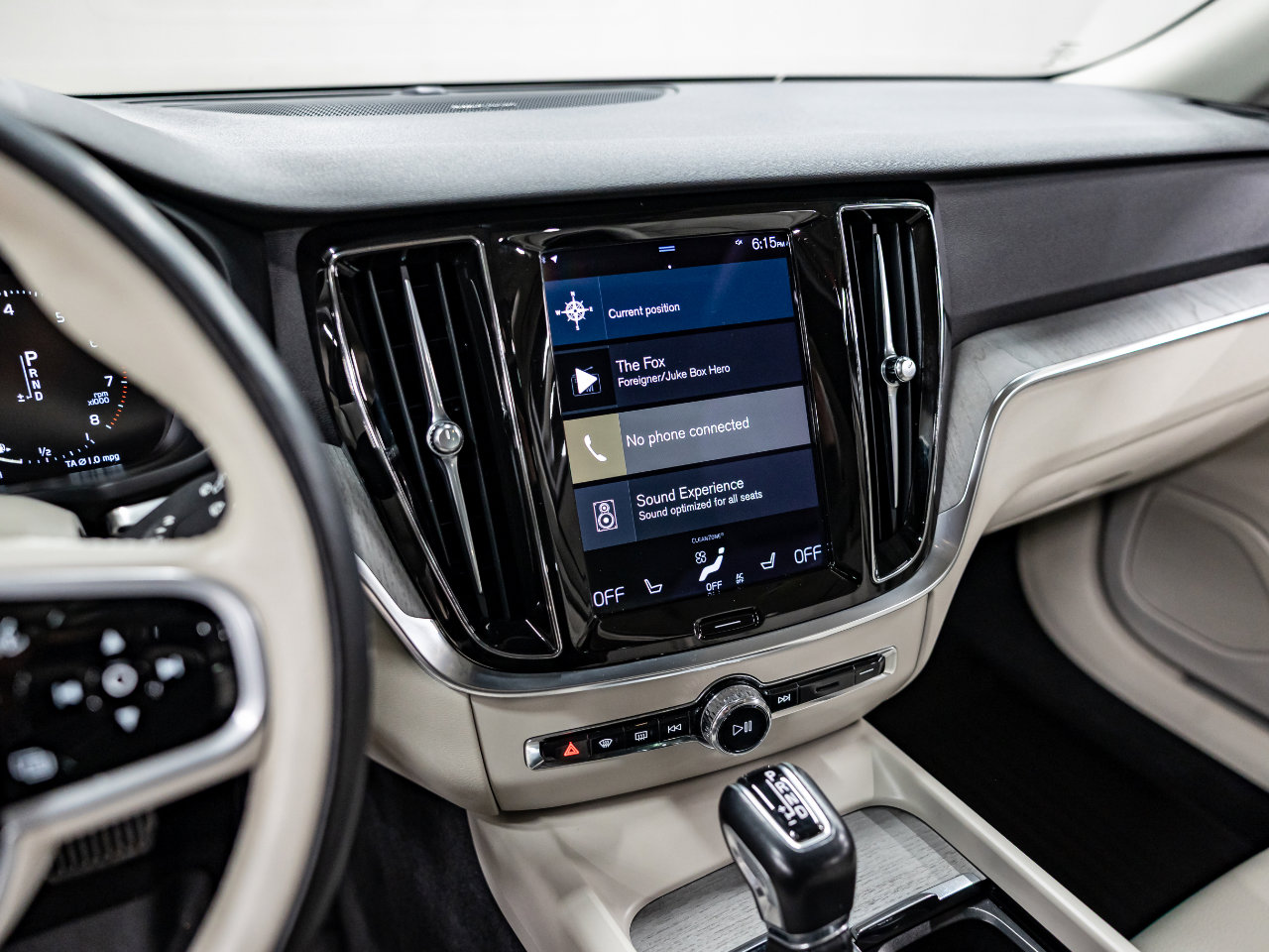 Used 2021 Volvo V60 T5 Cross Country image 36