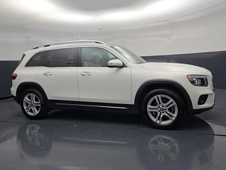 Used 2022 Mercedes-Benz GLB 250 4MATIC image 2