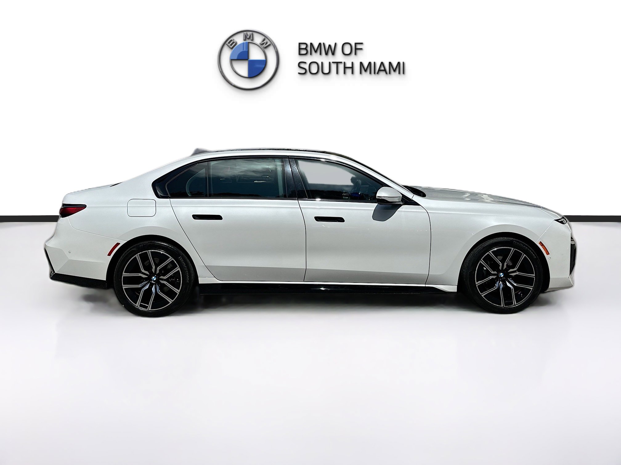 Used 2023 BMW 740i w/ Parking Assistance Package image 8