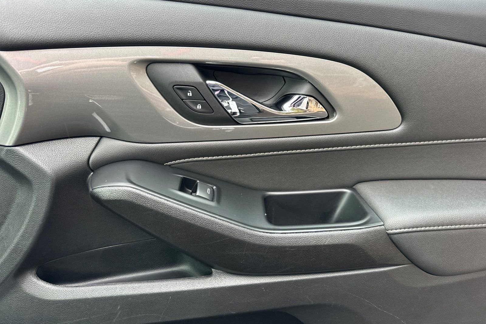 Used 2023 Chevrolet Traverse LT FWD image 21