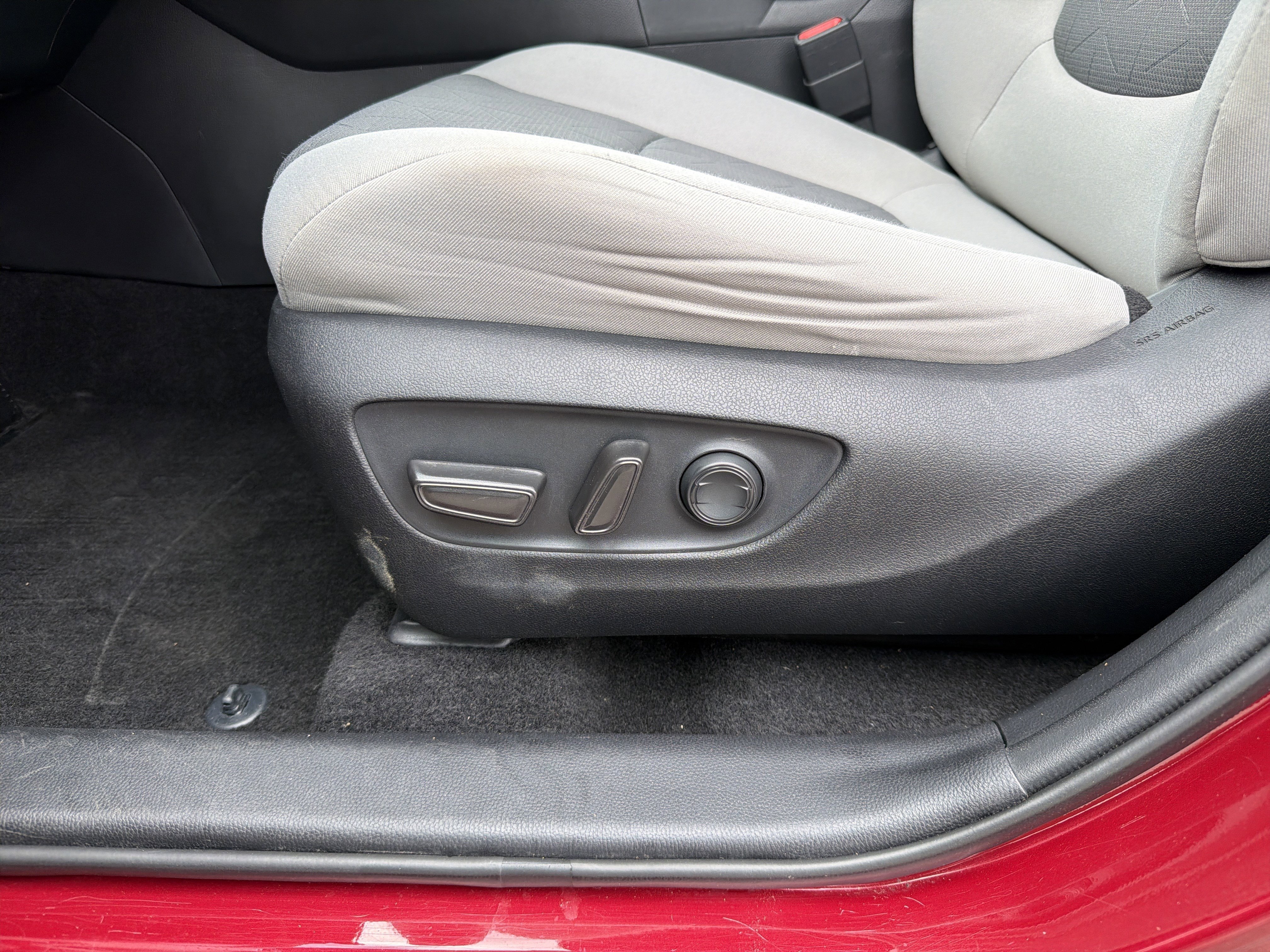 Used 2020 Toyota RAV4 XLE image 14