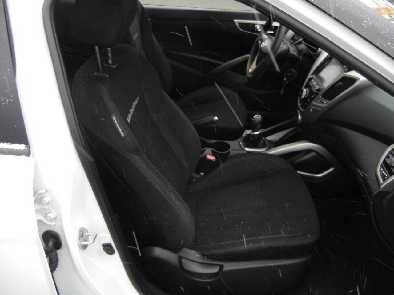 Used 2013 Hyundai Veloster image 13