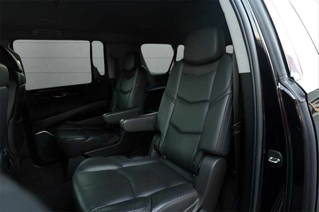 Used 2020 Cadillac Escalade ESV 4WD image 30