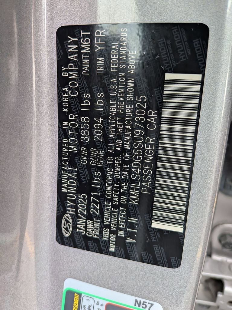 Used 2025 Hyundai Elantra SEL FWD image 28
