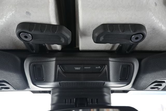 Used 2025 Jeep Wrangler Sahara AWD/4WD image 35