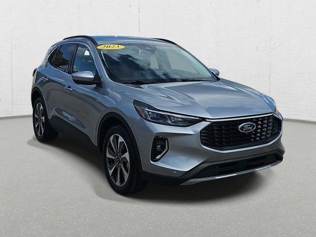 Used 2023 Ford Escape Platinum image 3