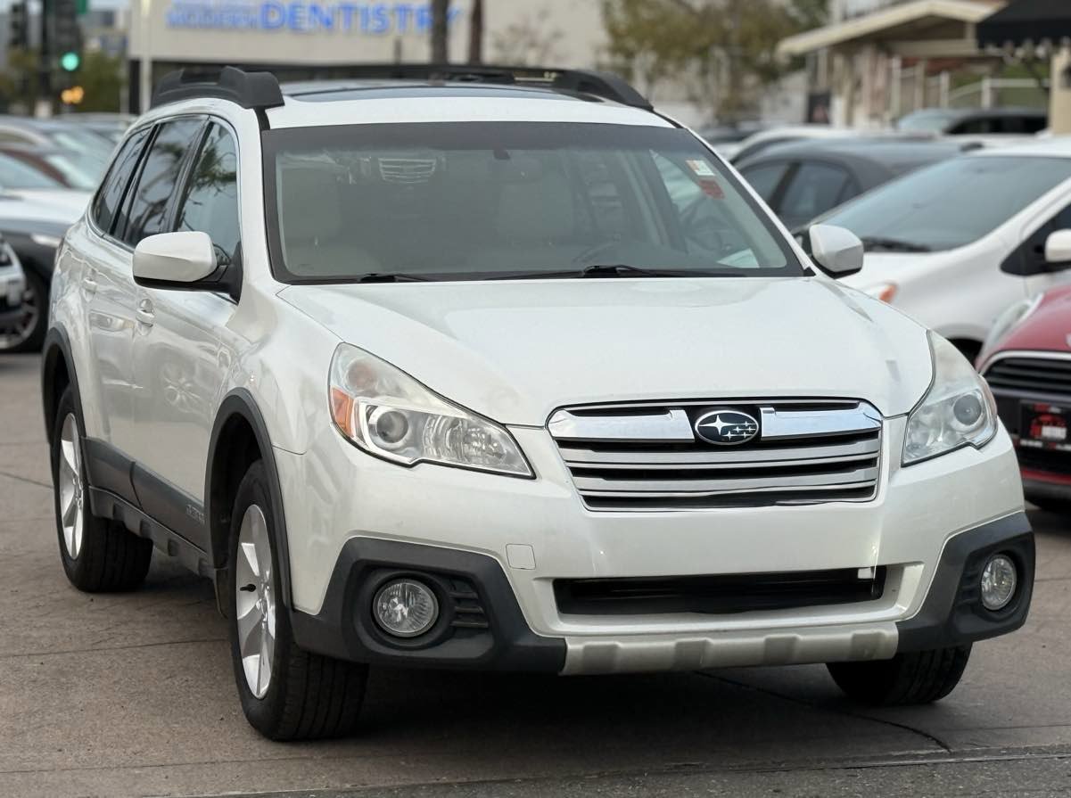Used 2014 Subaru Outback 2.5i Limited image 2