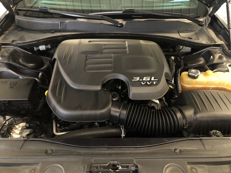 Used 2018 Chrysler 300 S w/ 300S Premium Group RWD image 11
