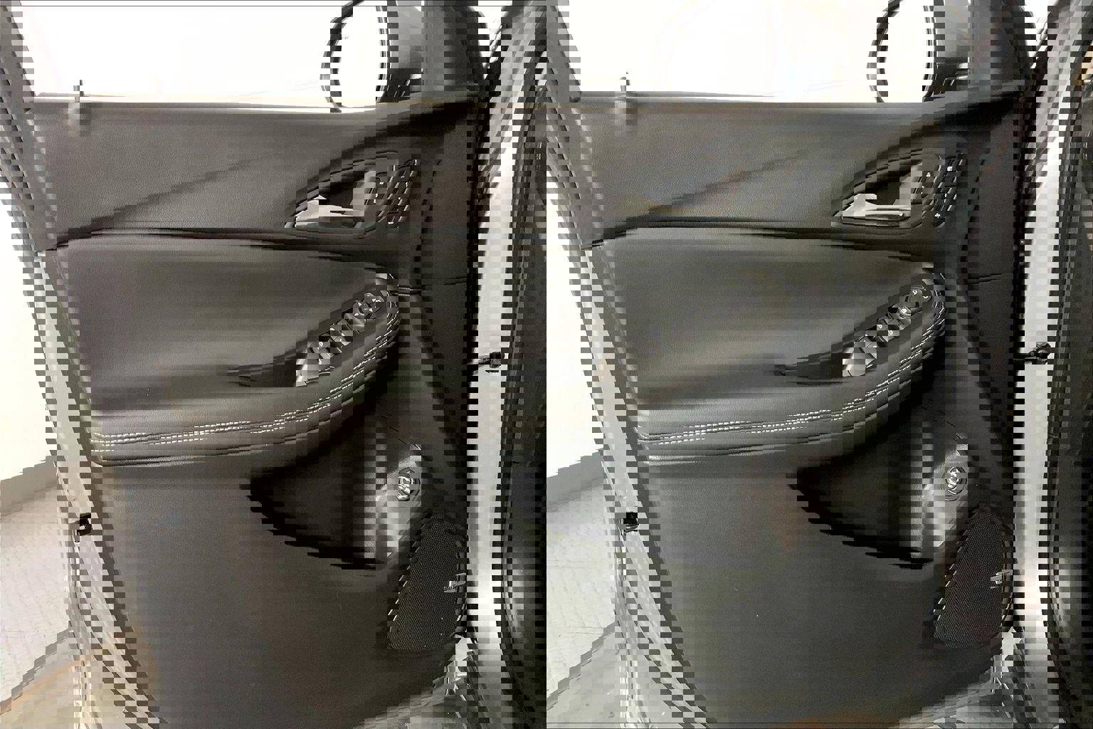 Used 2024 Buick Encore GX Avenir w/ Avenir Technology Package image 24