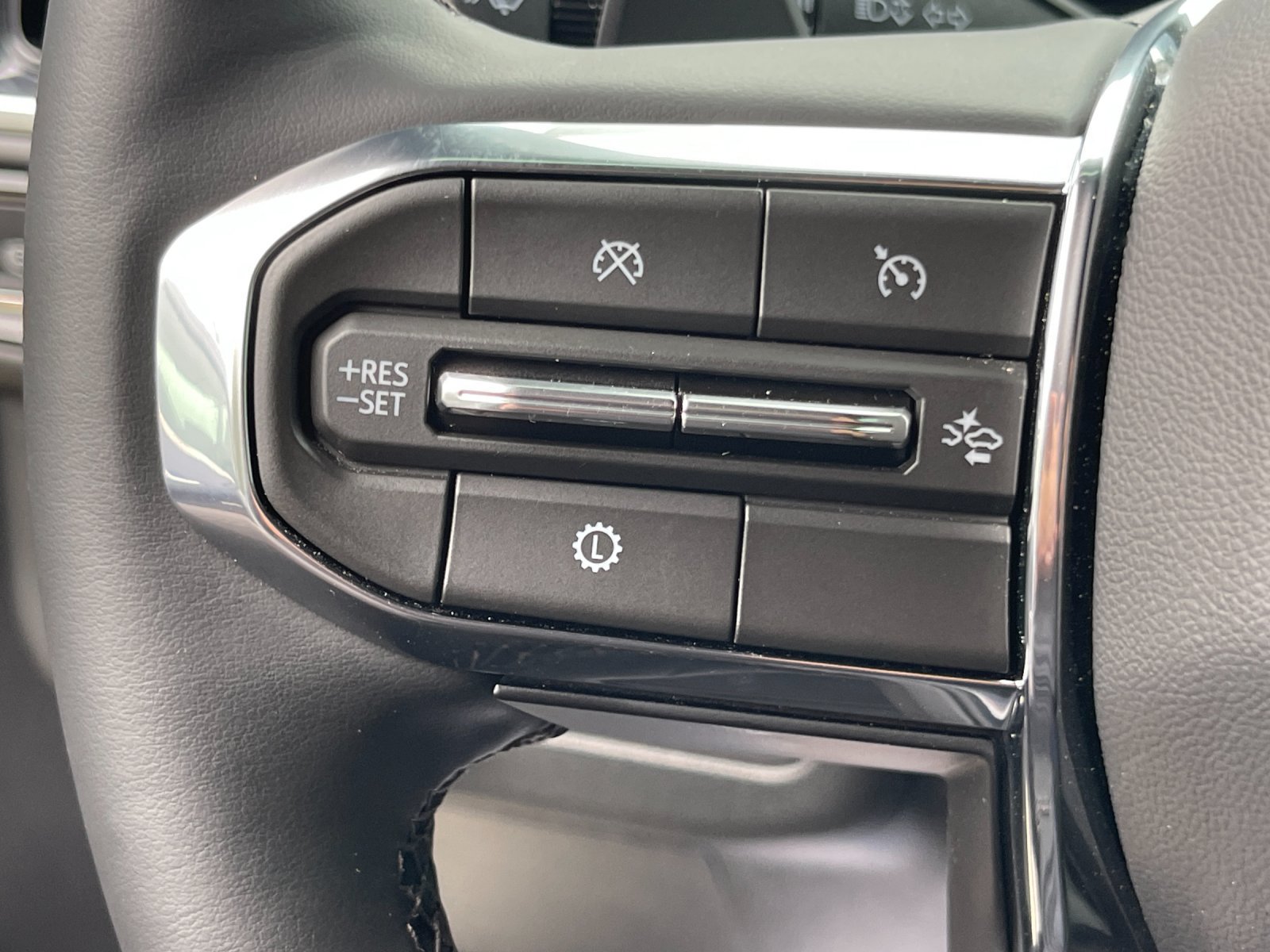 Used 2026 GMC Yukon XL Denali AWD/4WD image 26