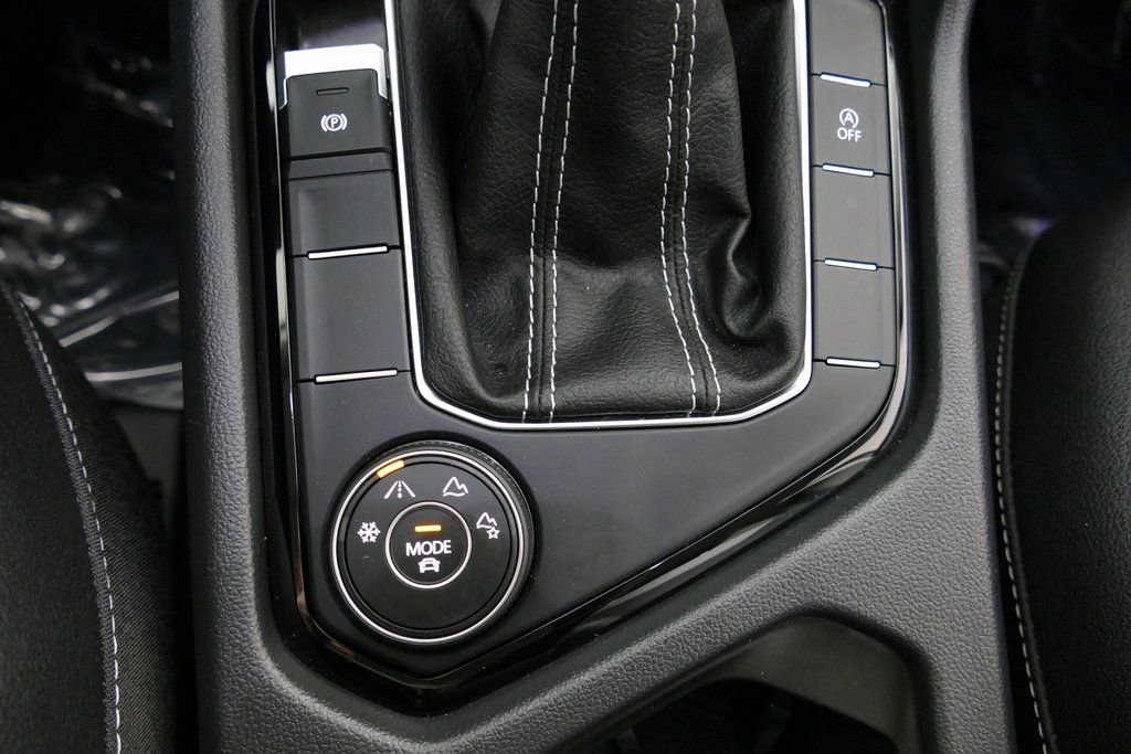 Used 2024 Volkswagen Taos SEL image 19