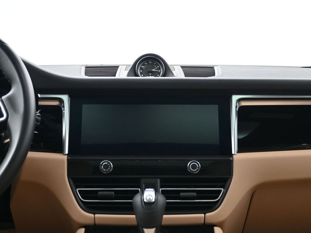 Certified 2022 Porsche Macan S image 11