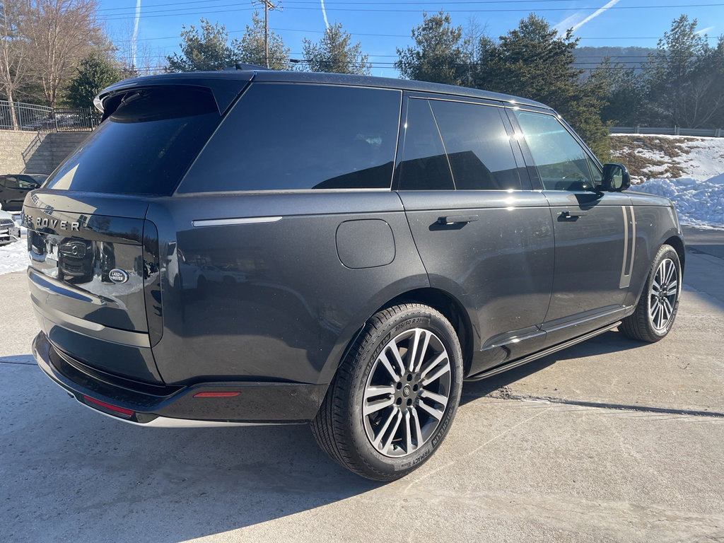 Used 2023 Land Rover Range Rover SE image 3