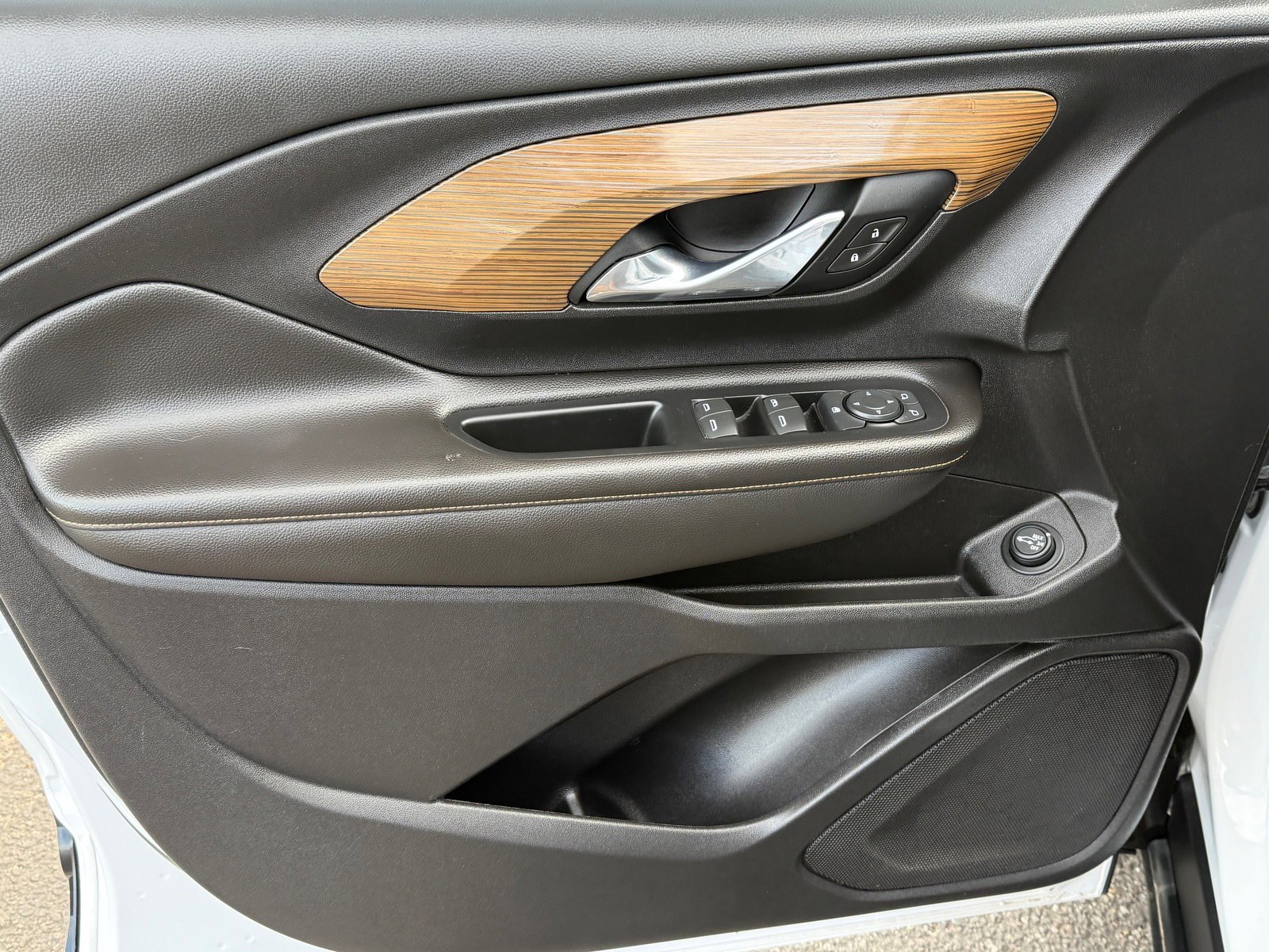 Used 2021 GMC Terrain SLE w/ Driver Convenience Package image 17