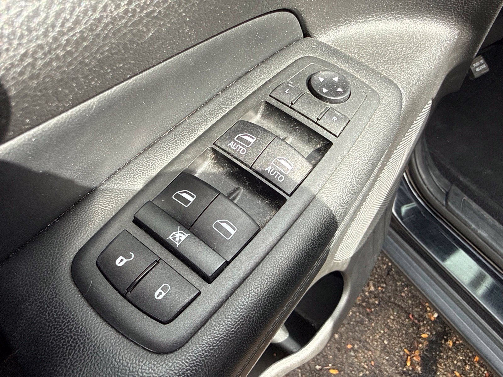 Used 2021 Jeep Grand Cherokee Laredo w/ Security & Convenience Group AWD/4WD image 24