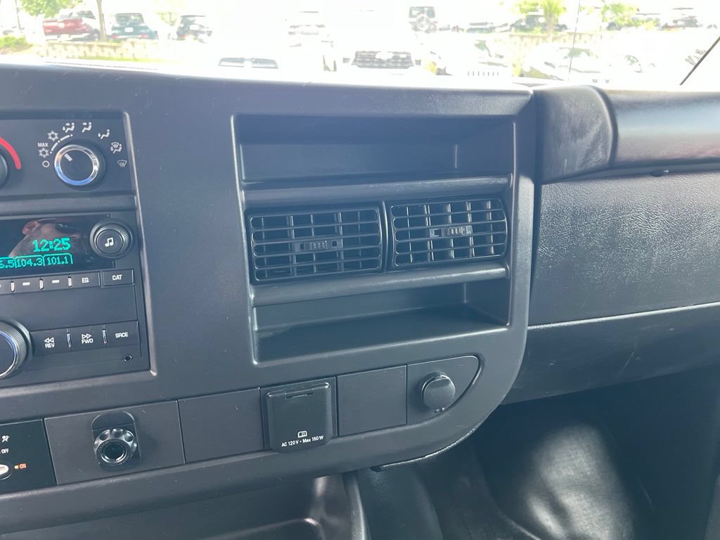 Used 2025 Chevrolet Express 2500 w/ Driver Convenience Package RWD image 27