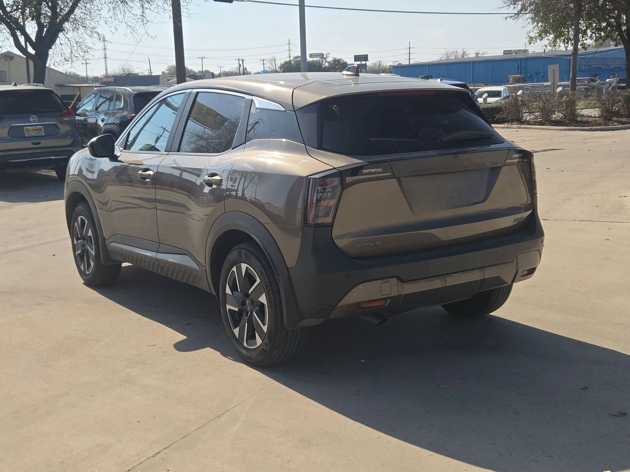 Used 2025 Nissan Kicks SV image 5