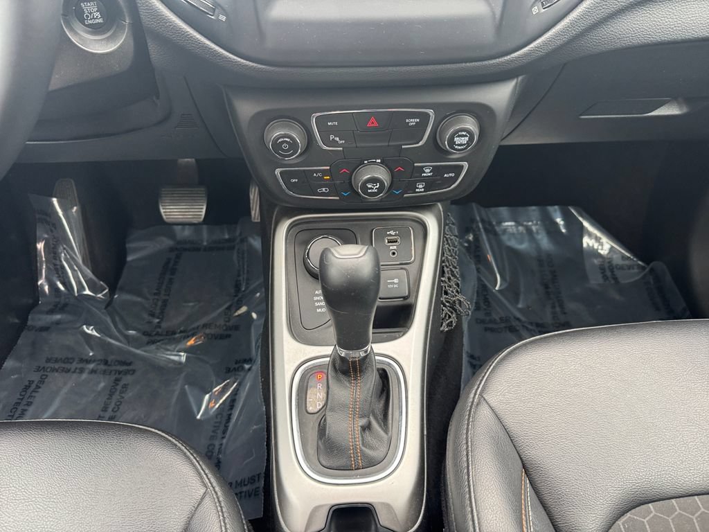 Used 2019 Jeep Compass Latitude w/ Cold Weather Group AWD/4WD image 11