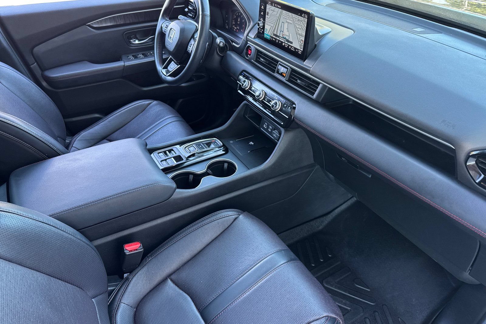 Used 2025 Honda Pilot Black Edition image 19